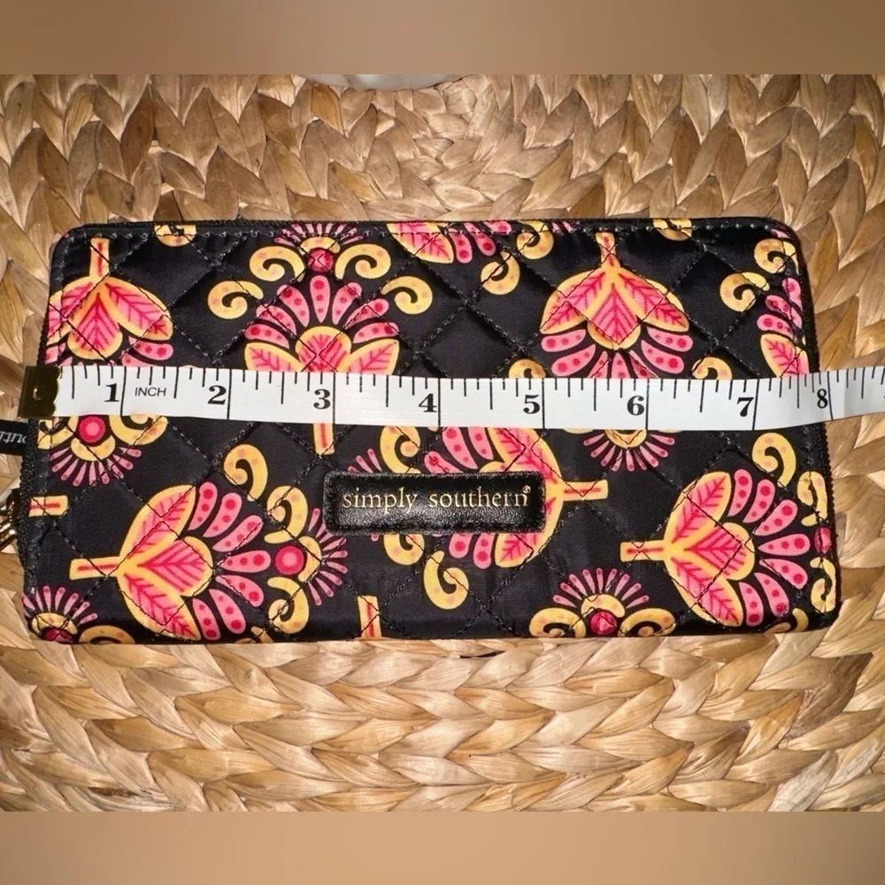 NWOT Simply Southern Quilted Phone Wallet